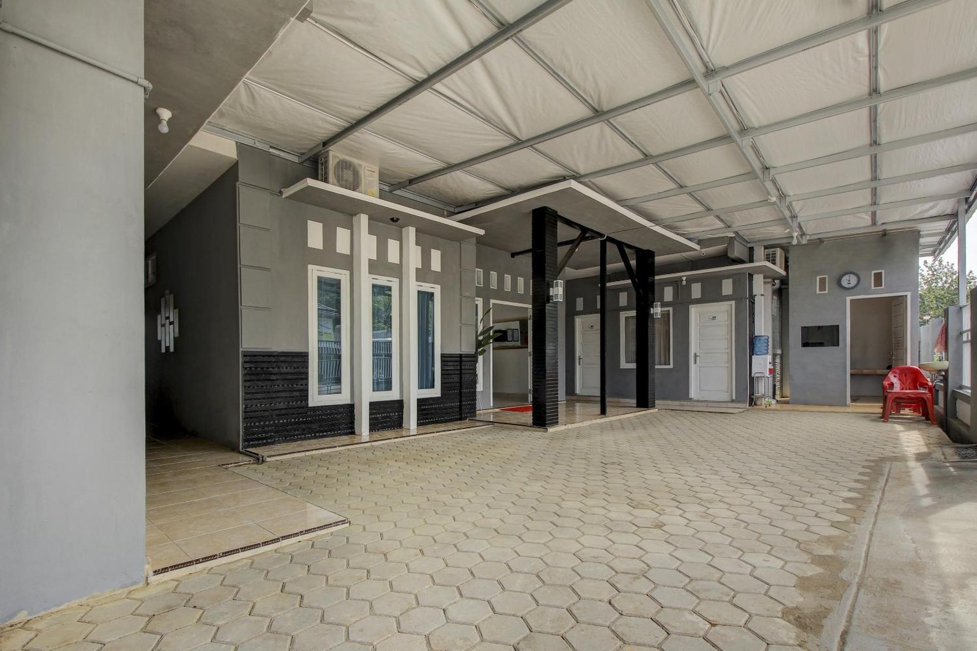 Oyo Life 3415 Penginapan Wimane Palembang Exterior foto