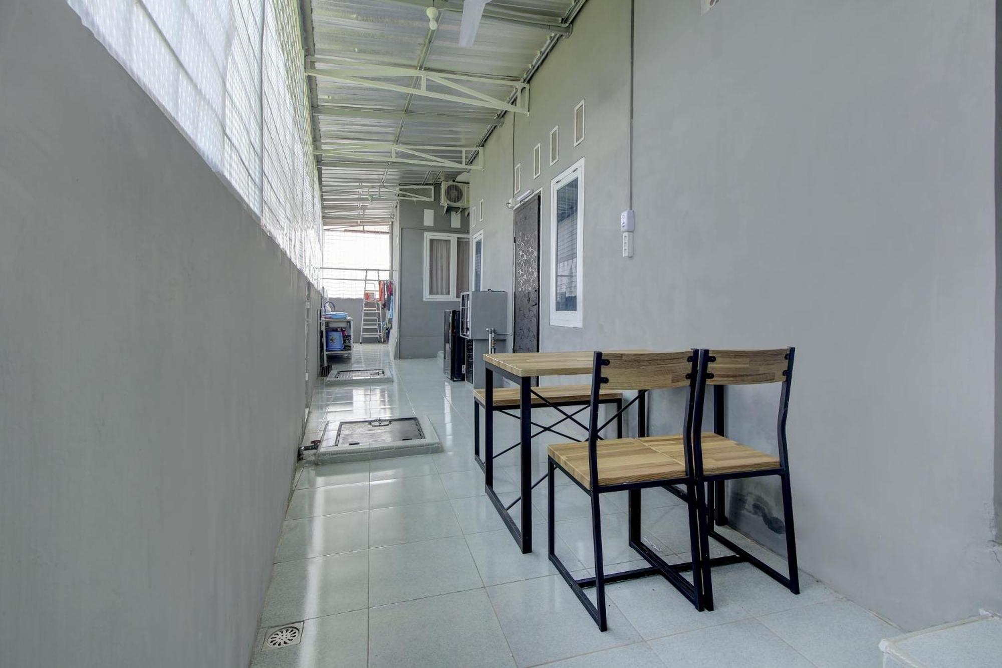 Oyo Life 3415 Penginapan Wimane Palembang Exterior foto